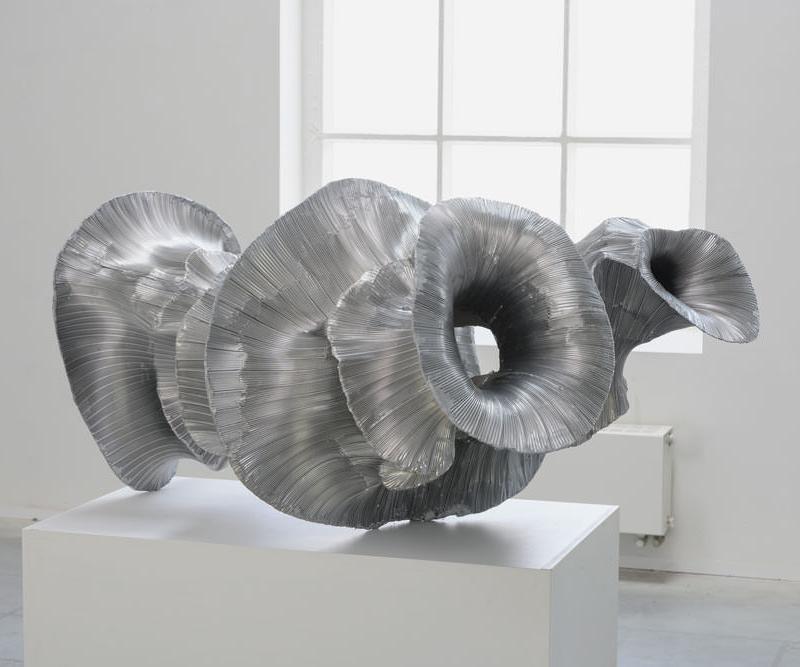 hibernation, aluminium object op sokkel, 160 x 110 x 90 cm., 2019