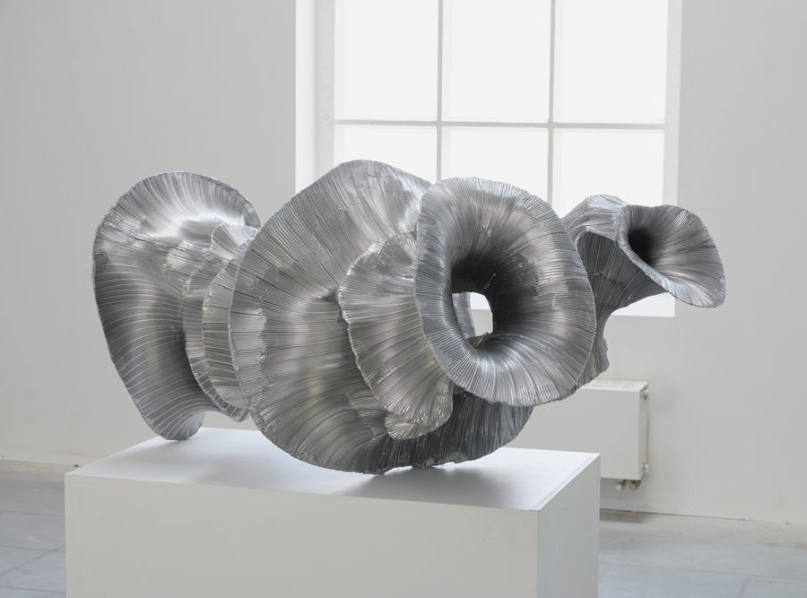 hibernation, aluminium object op sokkel, 160 x 110 x 90 cm., 2019