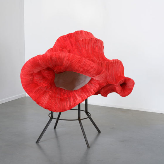 red, acrylhars object op stalen sokkel, rode olieverf 90 x .80 x 60 cm. 2019