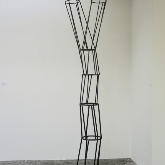 draad sculptuur, VAN EEN NAAR TWEE, 2019, oplage 6, 240 x 75 x 41