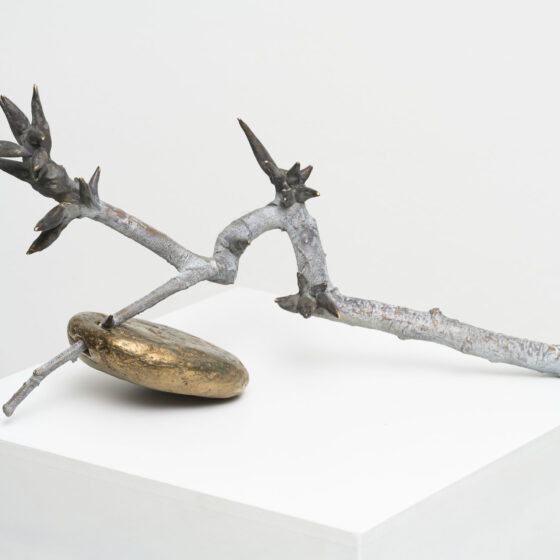 Stone & branch (Birch), 2021, 2 delen brons, Afm. 20 x 16 x 40 cm