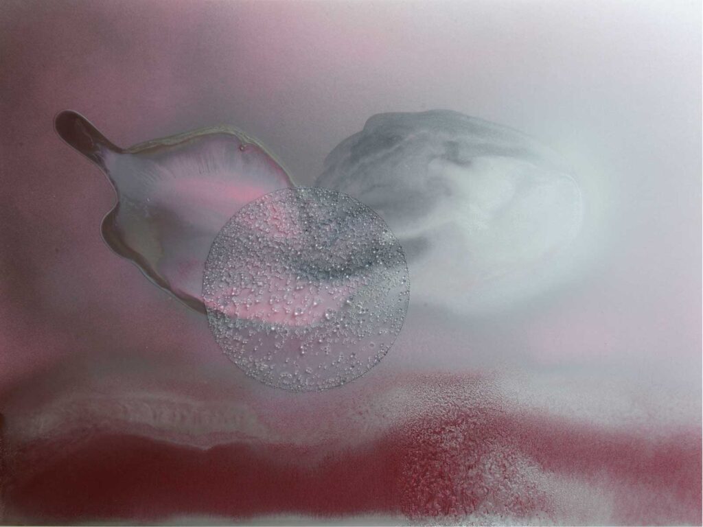 Red Ocean, Papier, lak en glasparels, 31,5 x 42 cm., 2022