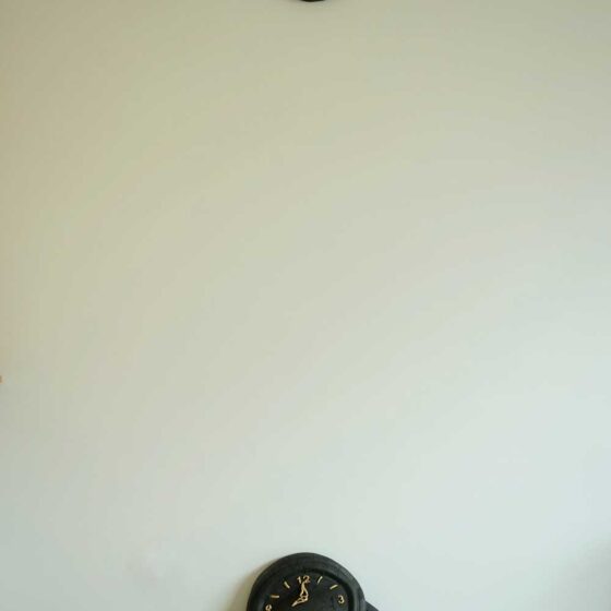 Melting Clocks, 2021, Ceramic, 215 x 60 x 40 cm.