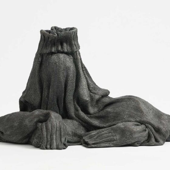 Undercover, 2025, brons, 34 x 57 x 37 cm. (Foto Peter Cox)